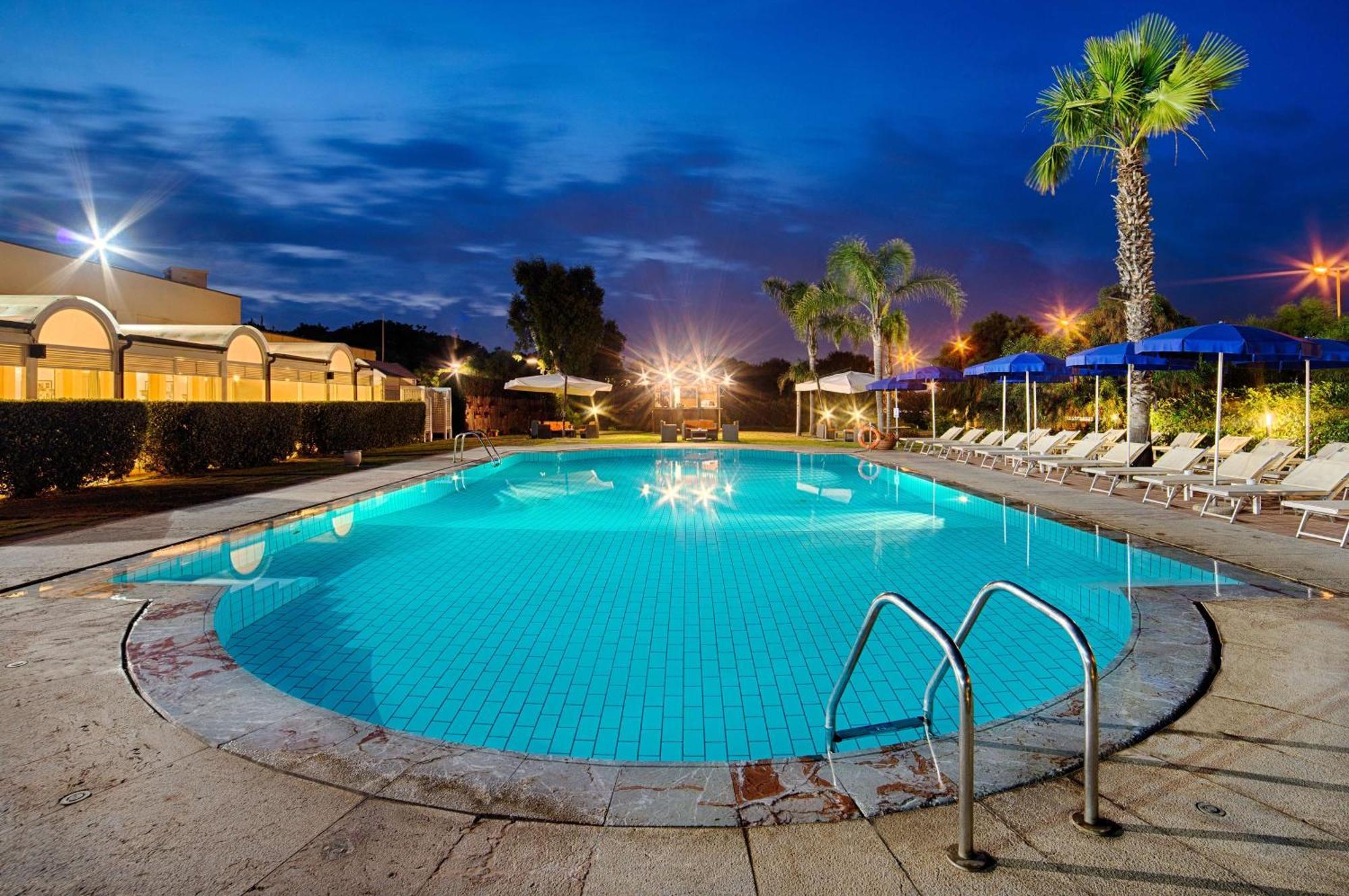 Отель Nh Catania Parco Degli Aragonesi Экстерьер фото