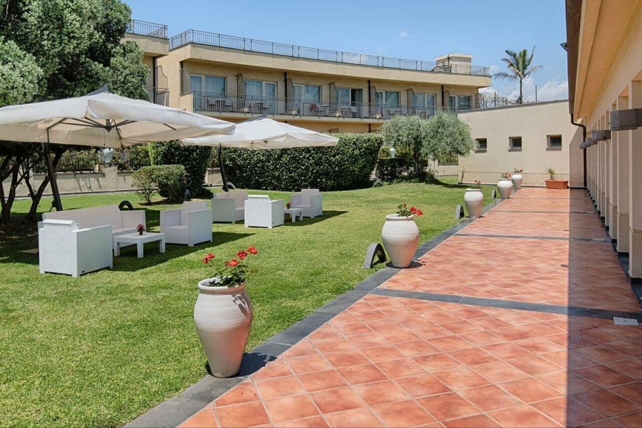 Отель Nh Catania Parco Degli Aragonesi Экстерьер фото